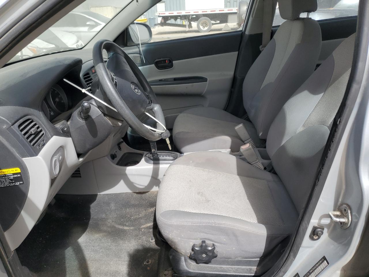2011 Hyundai Accent - Image 7