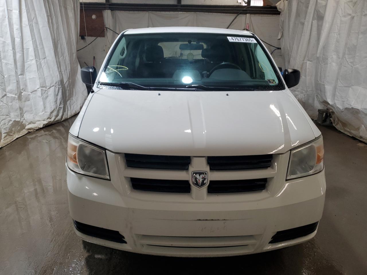 2010 Dodge Caravan - Image 5