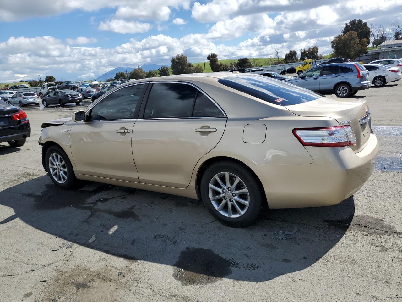 2011 Toyota Camry - Image 2