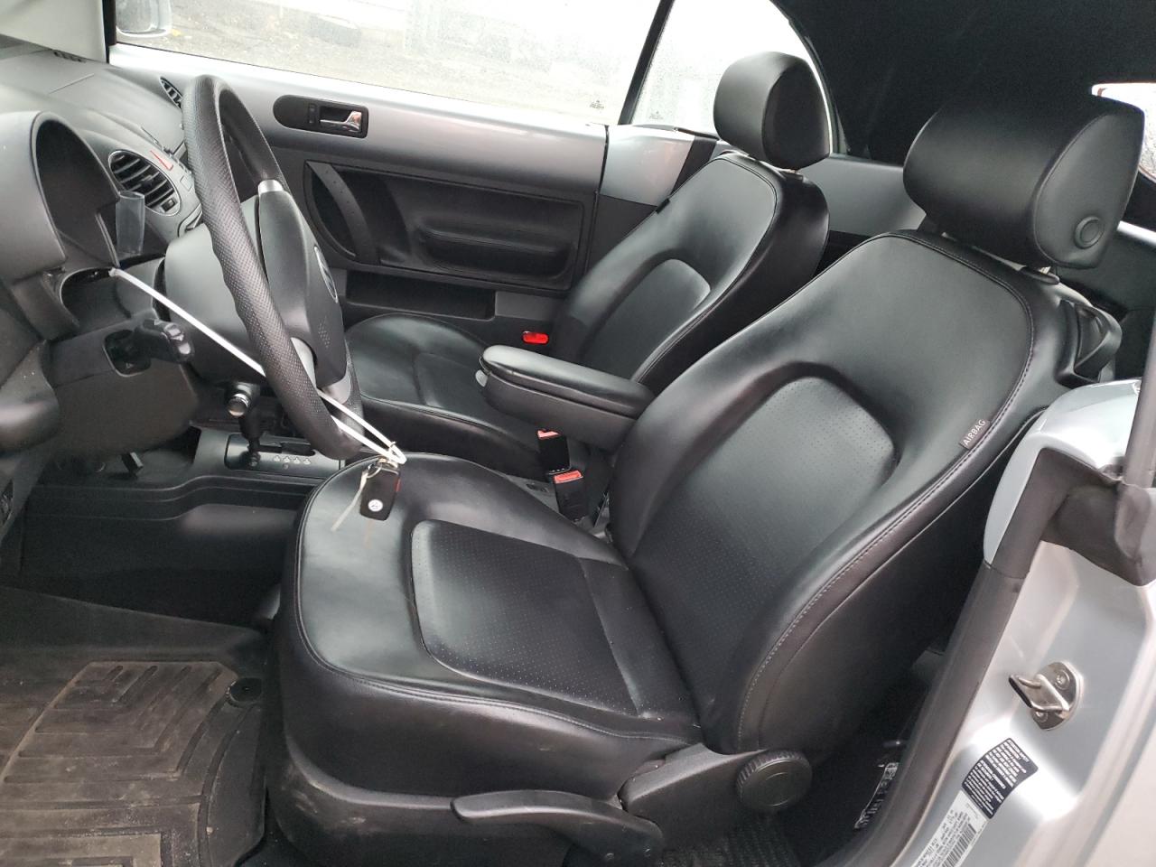 2006 Volkswagen Beetle - Image 7
