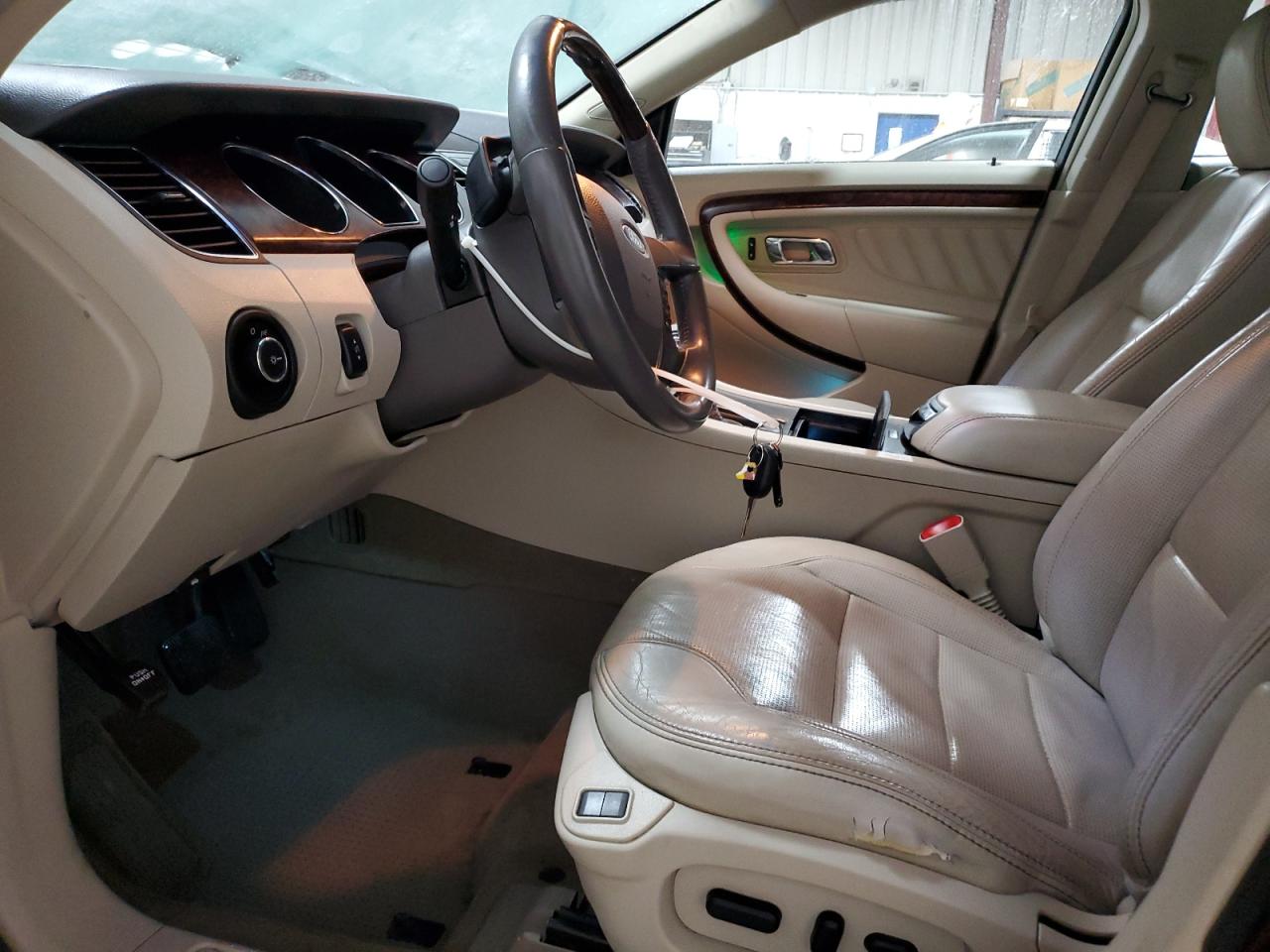 2010 Ford Taurus - Image 7