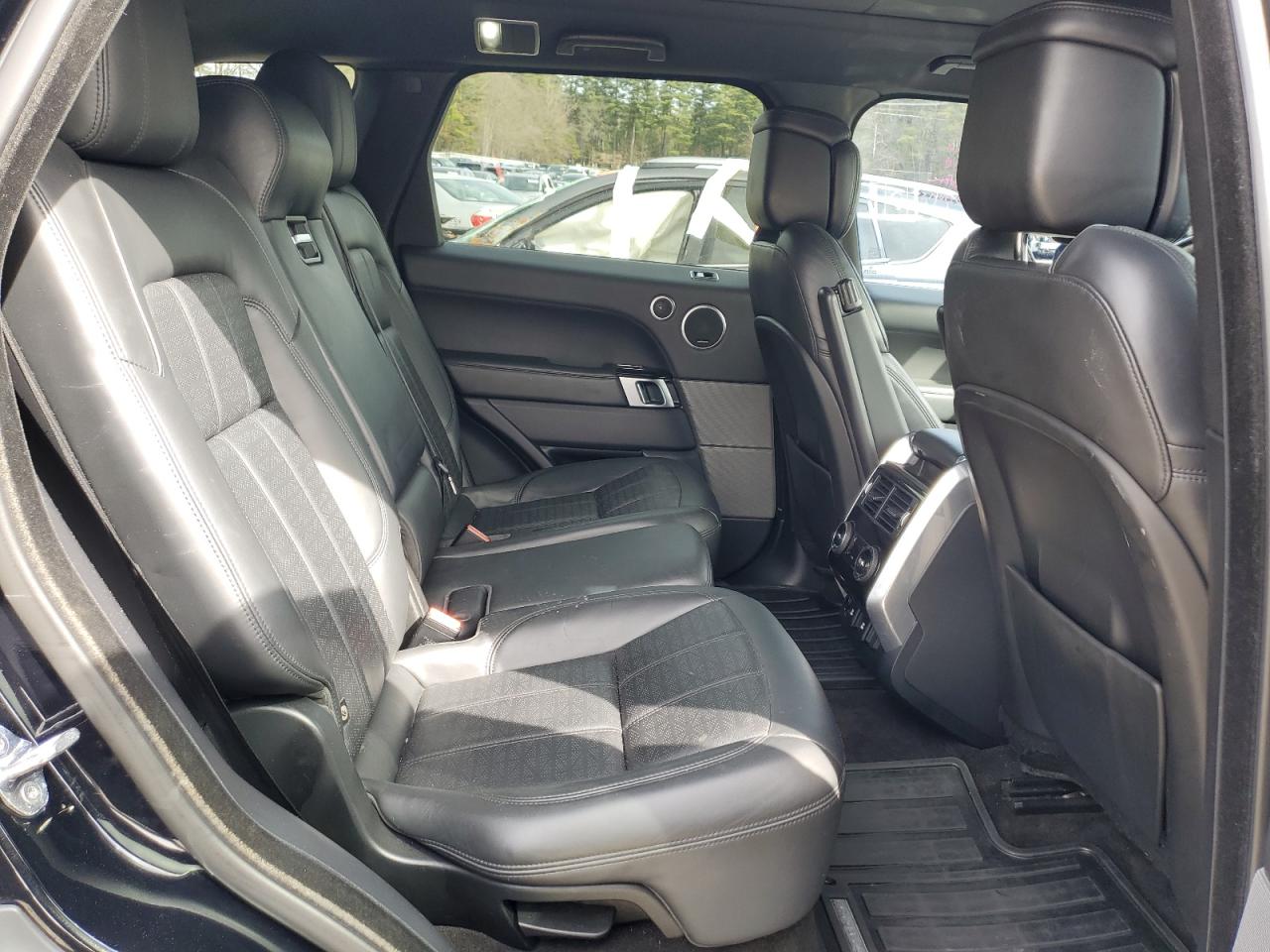 2018 Land Rover Range Rover - Image 11