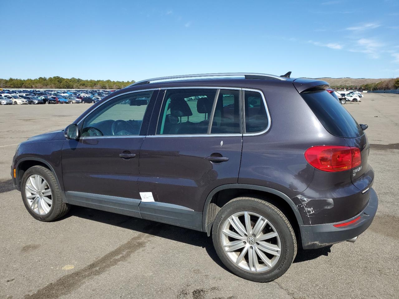 2016 Volkswagen Tiguan - Image 2