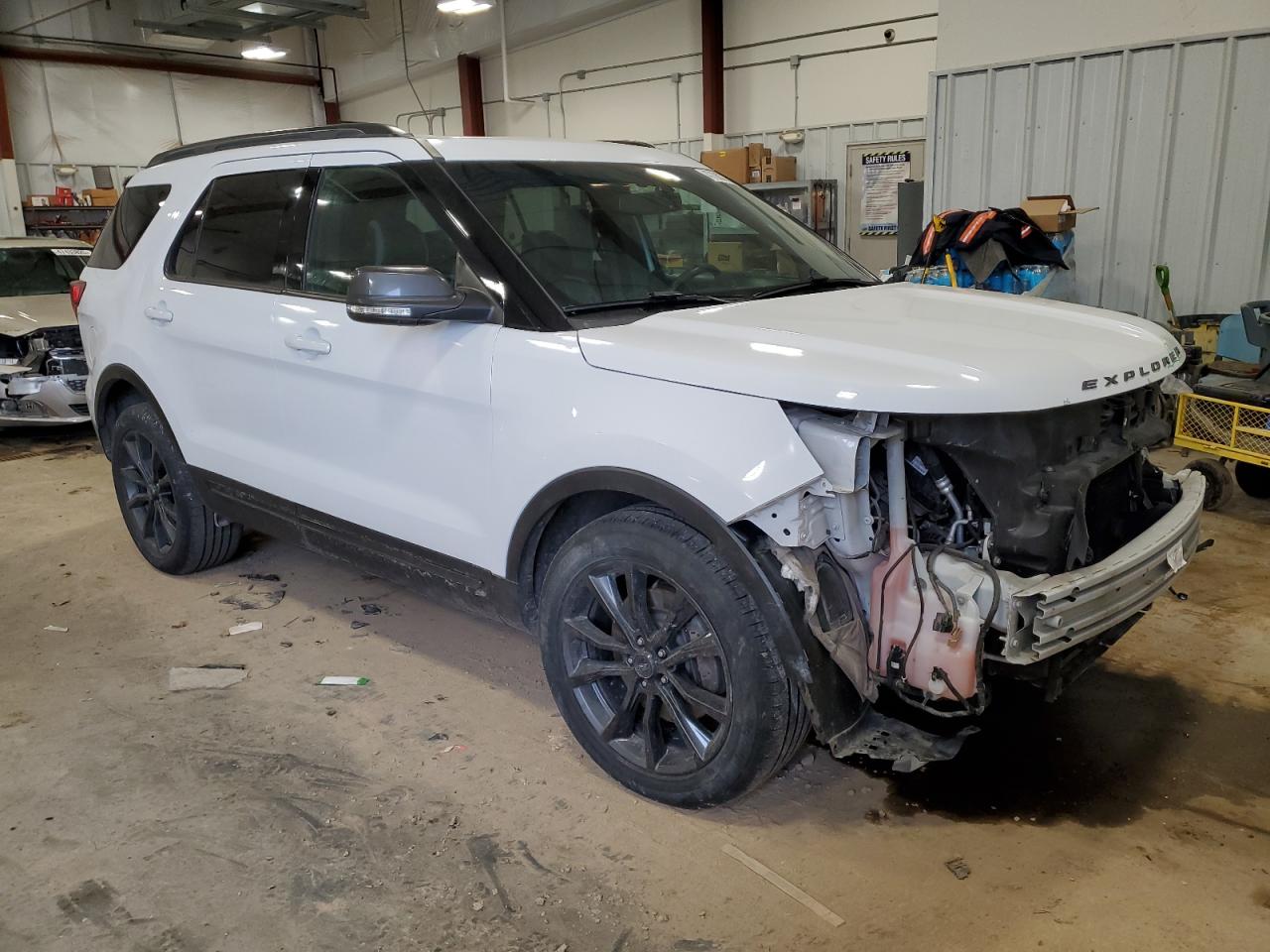 2017 Ford Explorer - Image 4