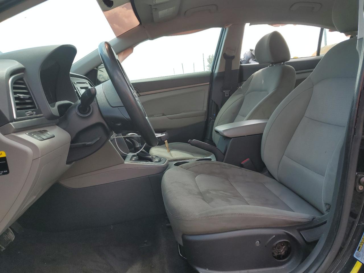 2017 Hyundai Elantra - Image 7