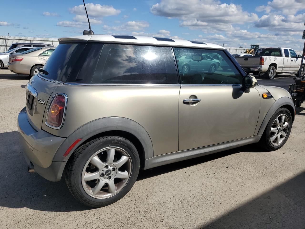 2010 MINI Cooper - Image 3