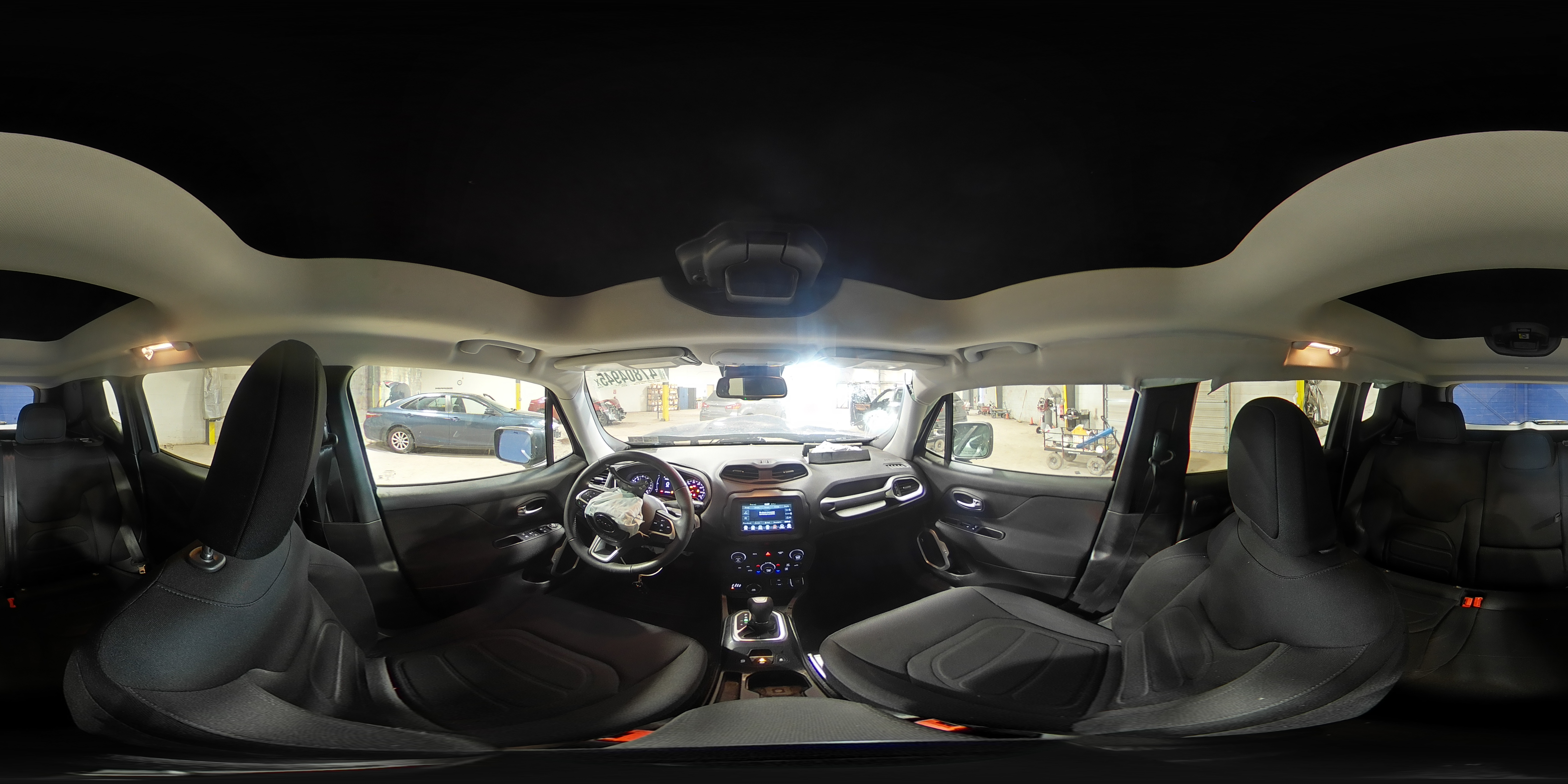 2019 Jeep Renegade - Image 16