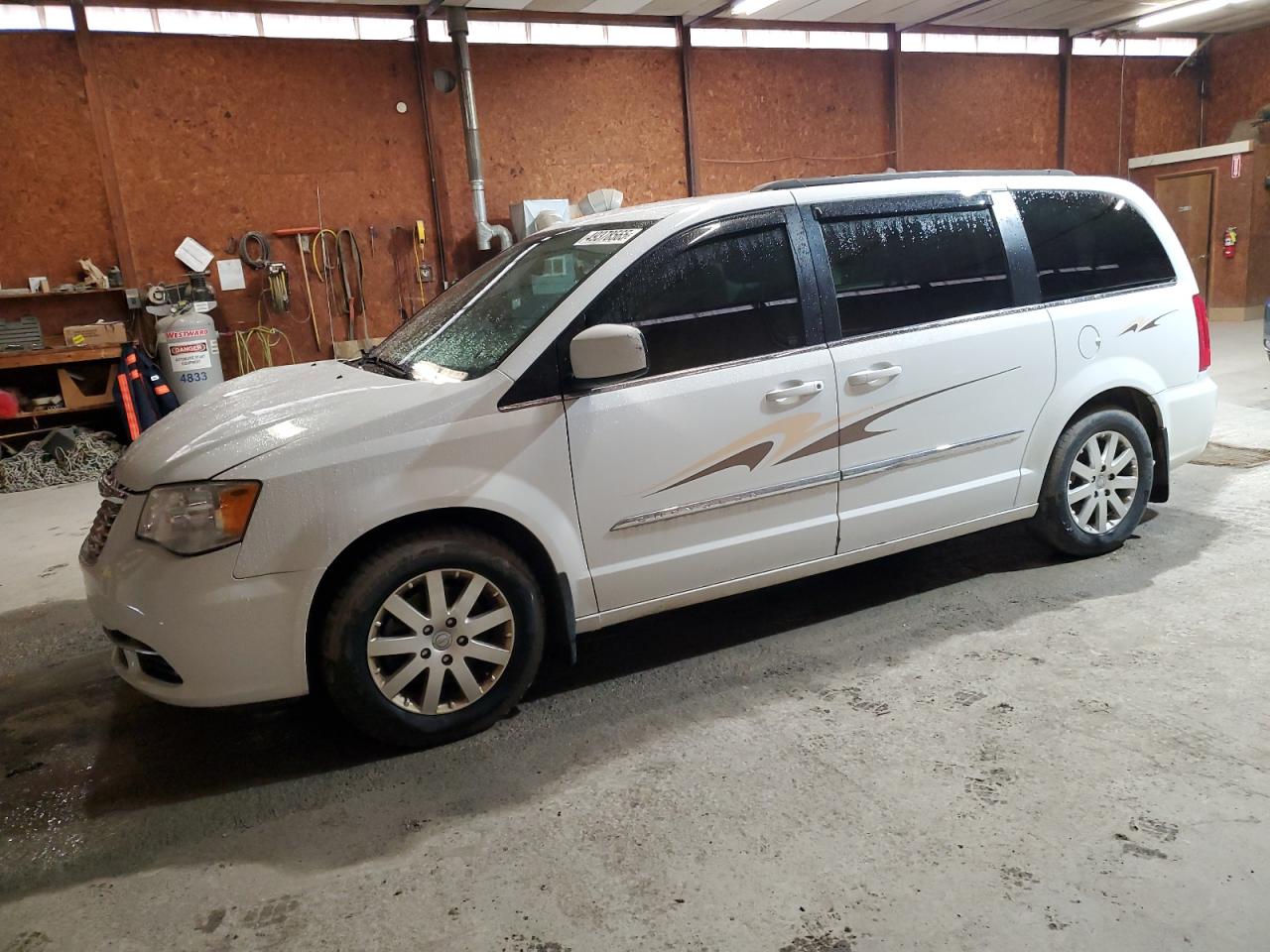 2016 Chrysler Town & Country - Image 1