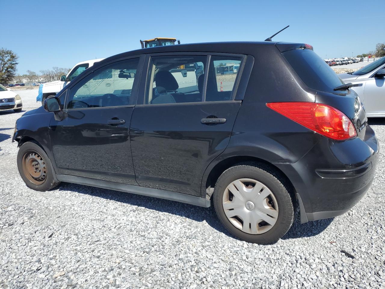 2010 Nissan Versa - Image 2