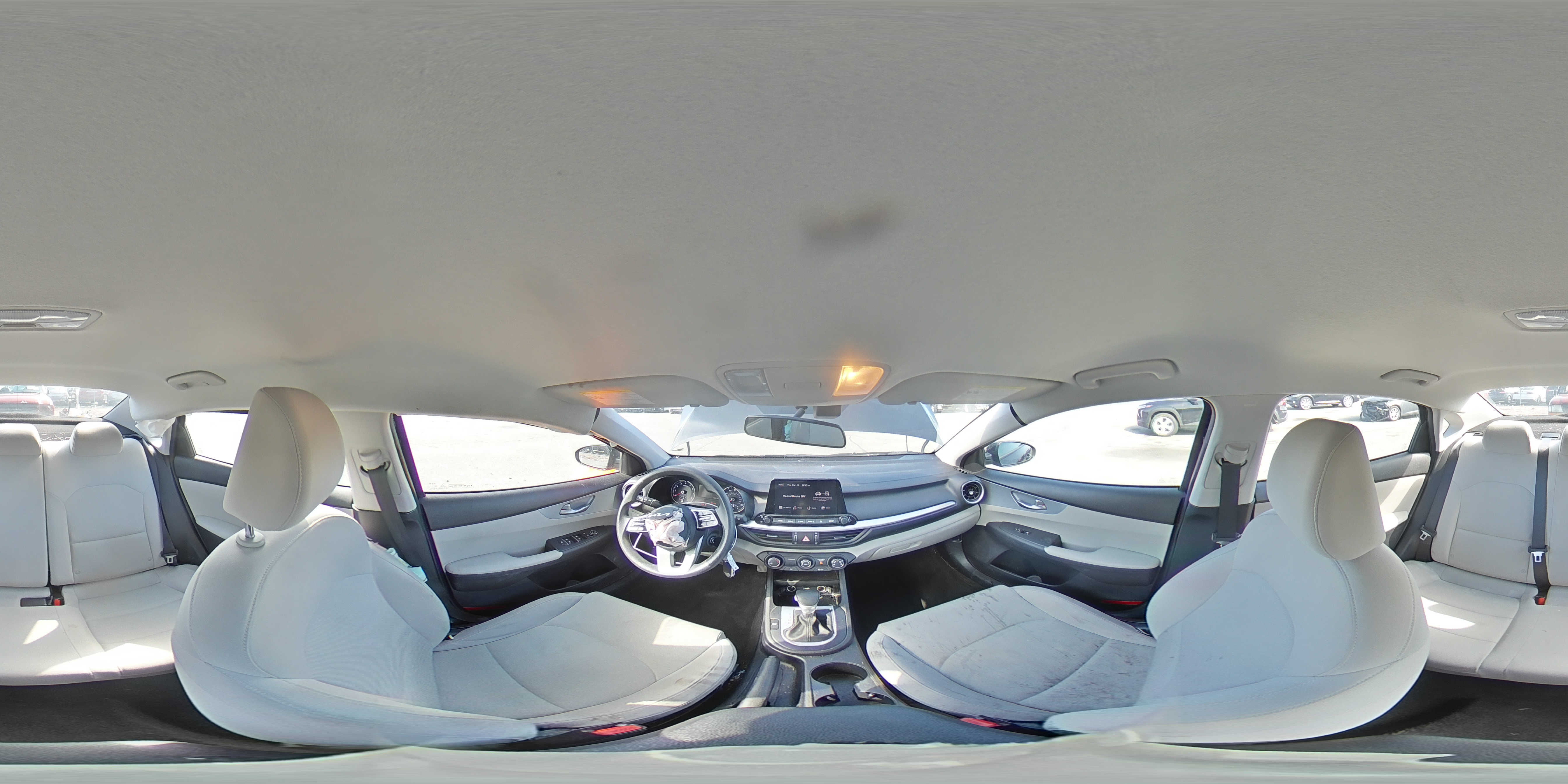 2022 Kia Forte - Image 13