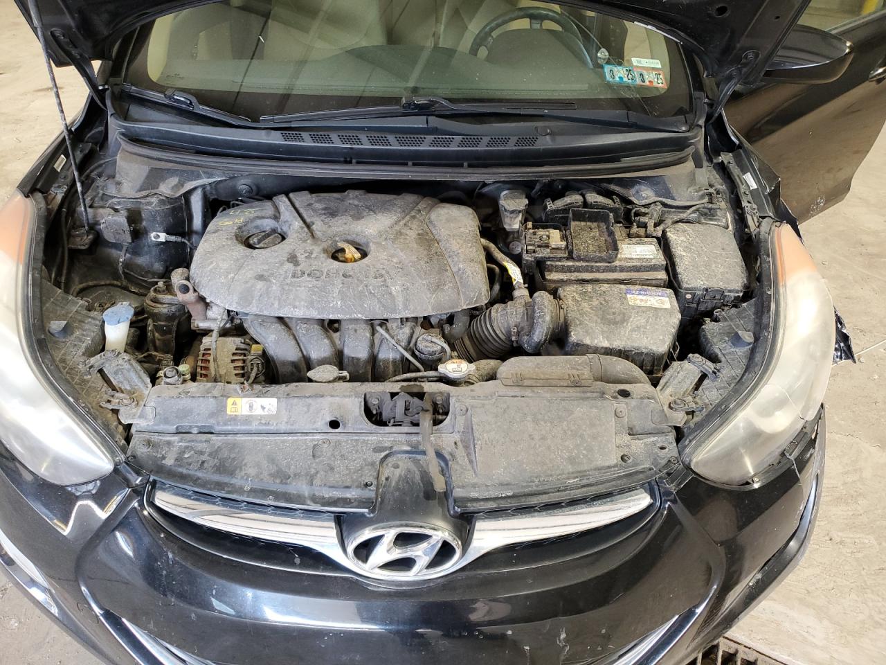 2013 Hyundai Elantra - Image 13