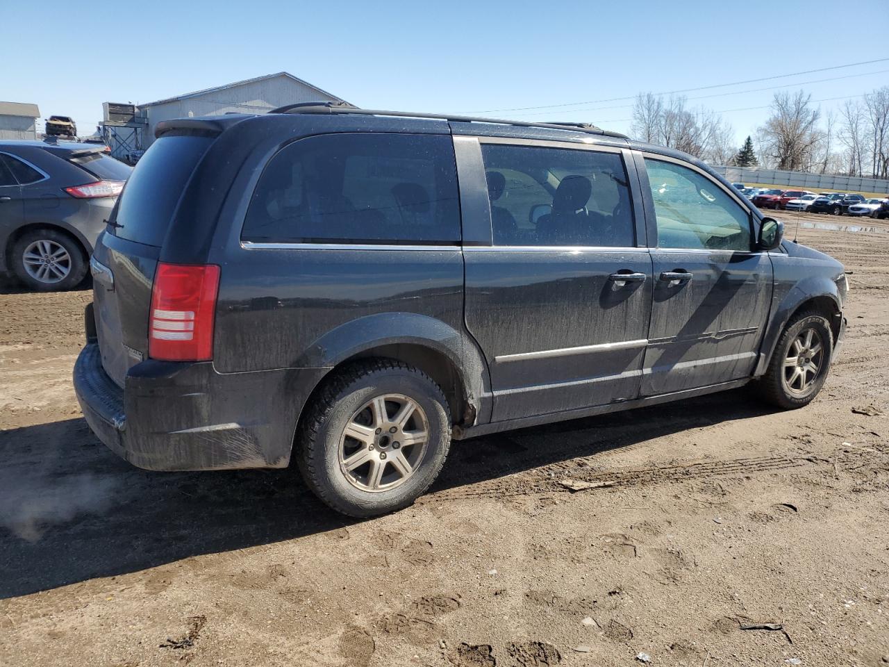 2009 Chrysler Town & Country - Image 3