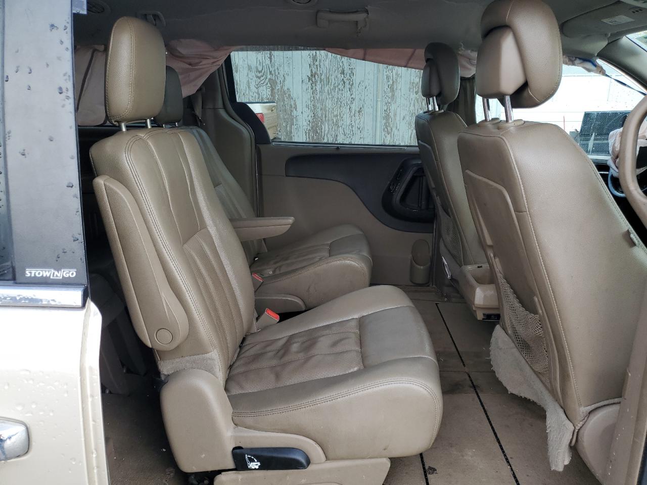 2013 Chrysler Town & Country - Image 12