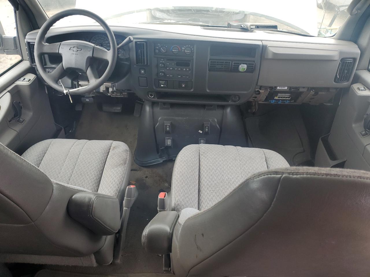 2004 Chevrolet Express G3500 VIN: 1GAHG39U641208561 Lot: 47579375