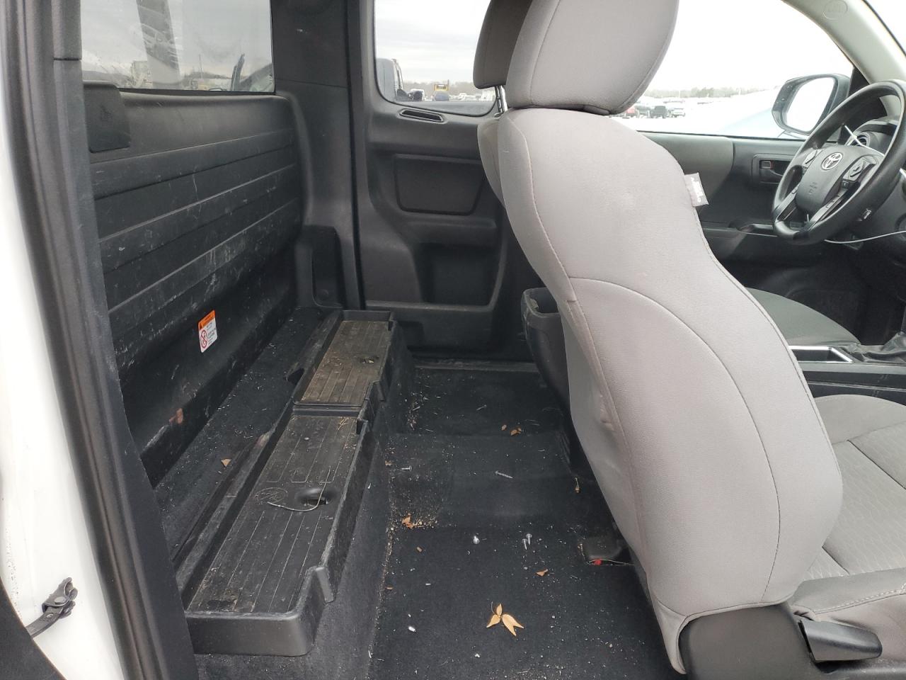 2019 Toyota Tacoma - Image 10