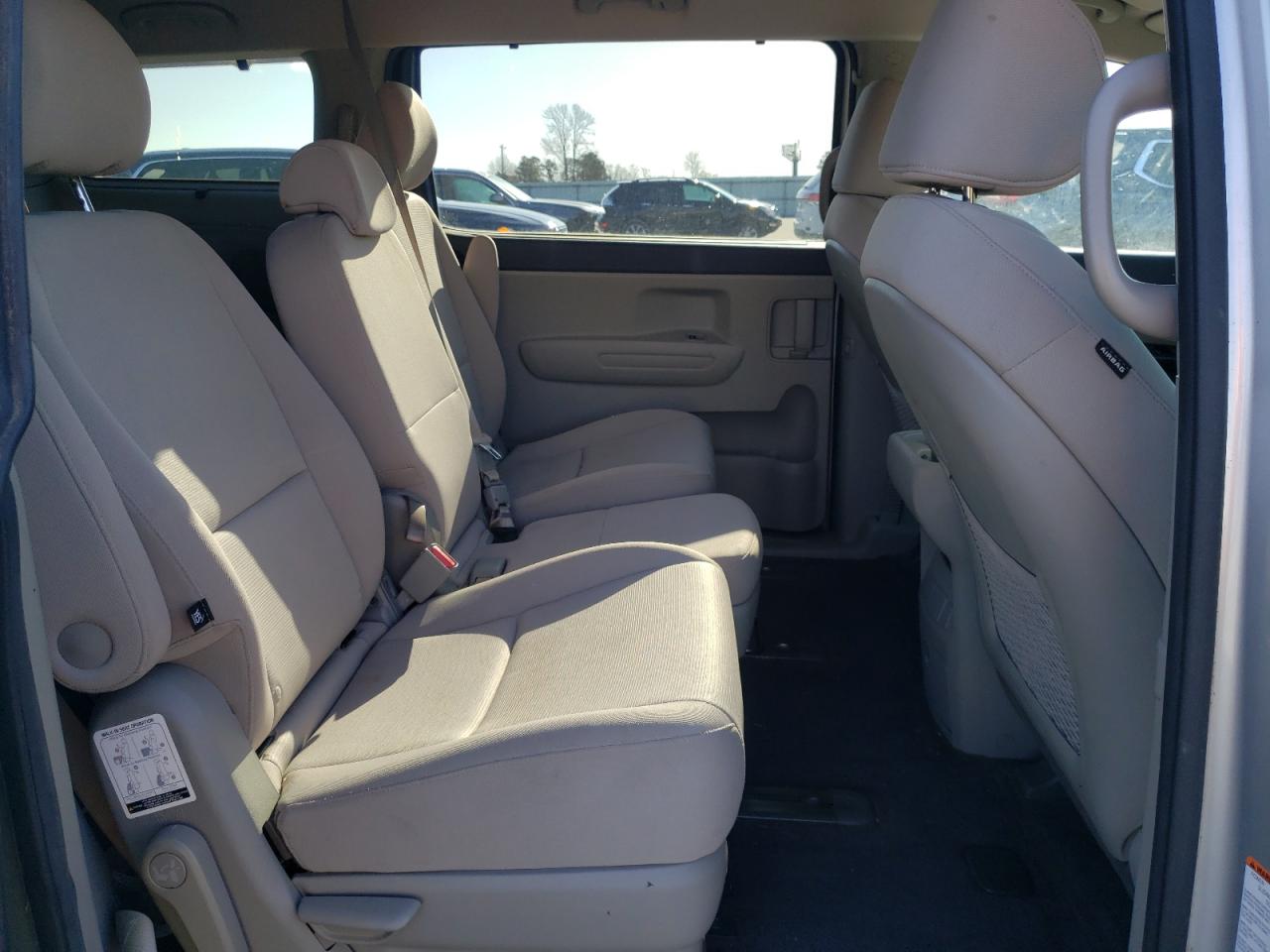 2015 Kia Sedona - Image 12