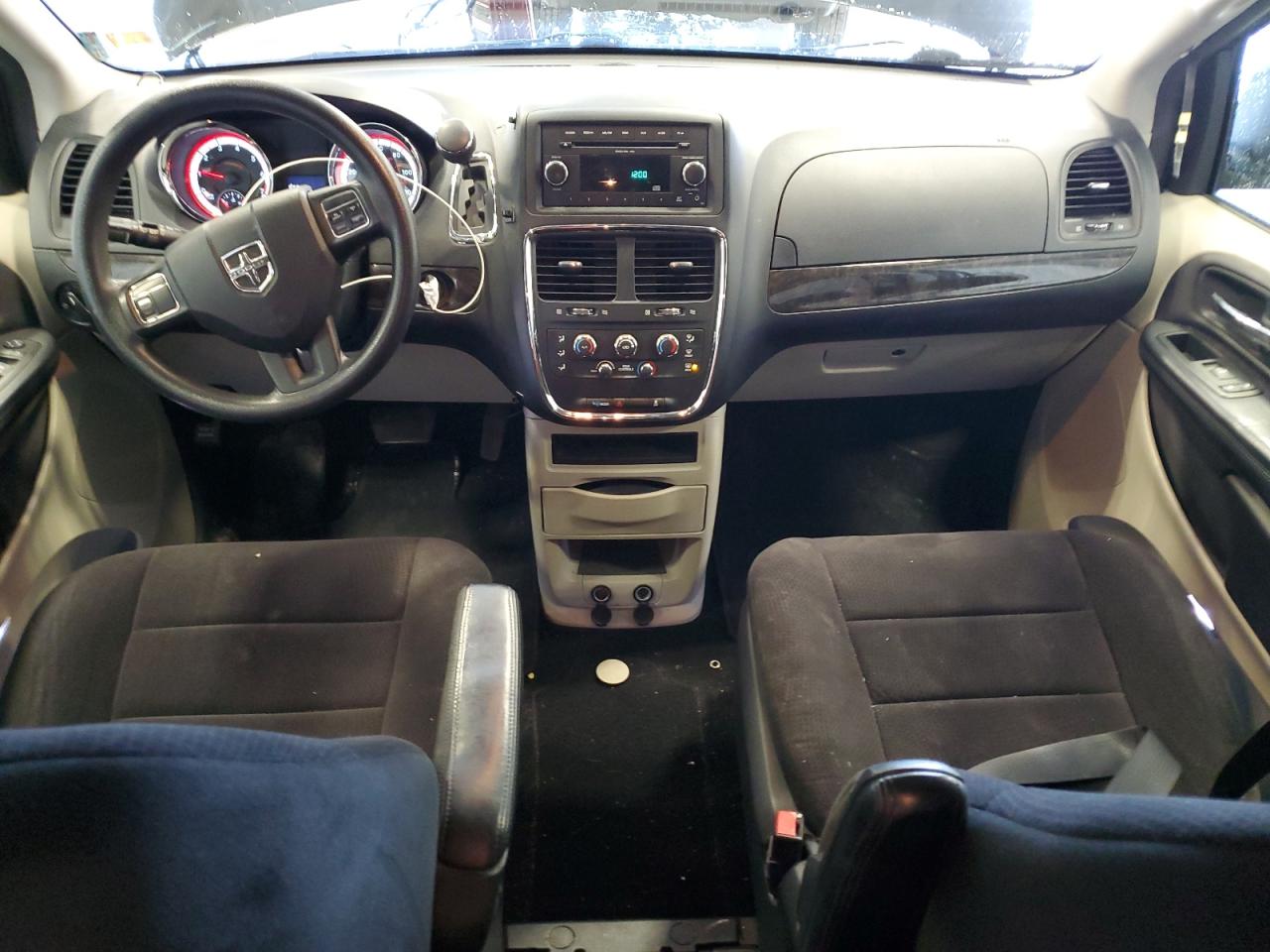 2011 Dodge Caravan - Image 8
