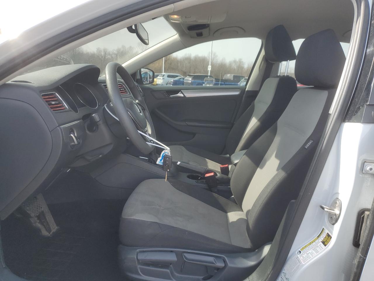 2017 Volkswagen Jetta - Image 7