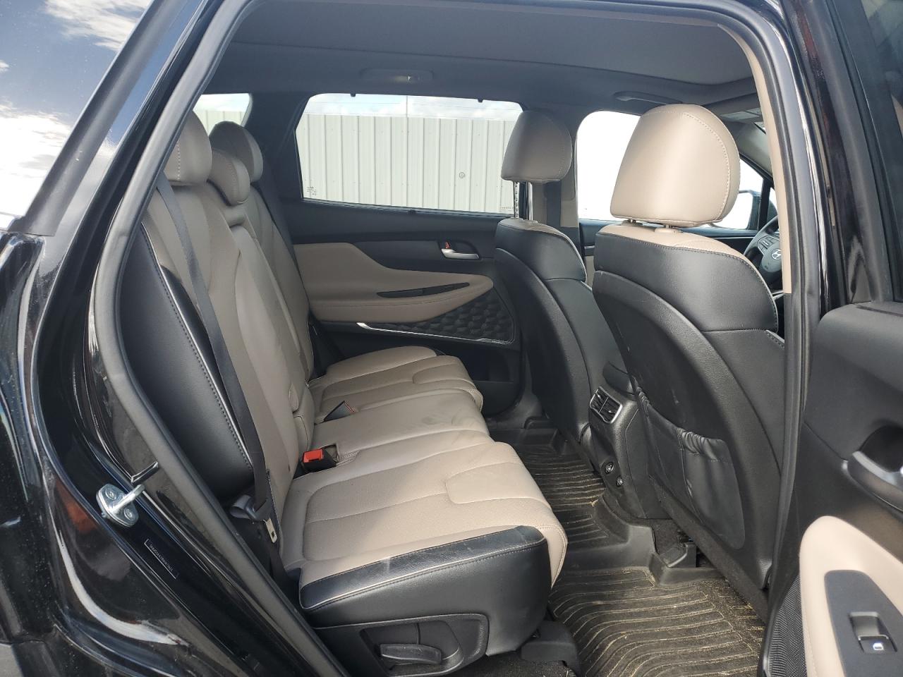 2022 Hyundai Santa Fe - Image 11
