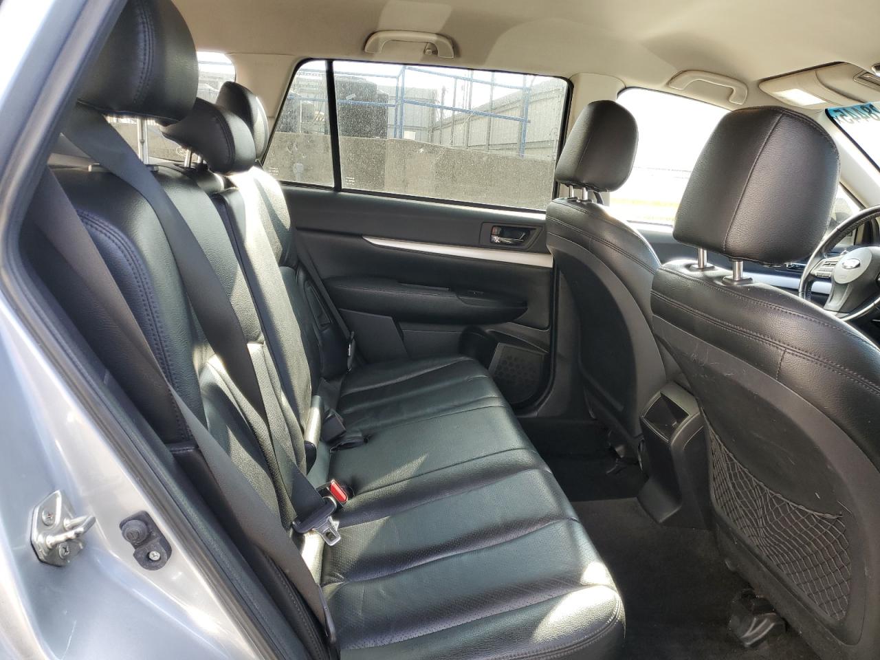 2013 Subaru Outback - Image 11