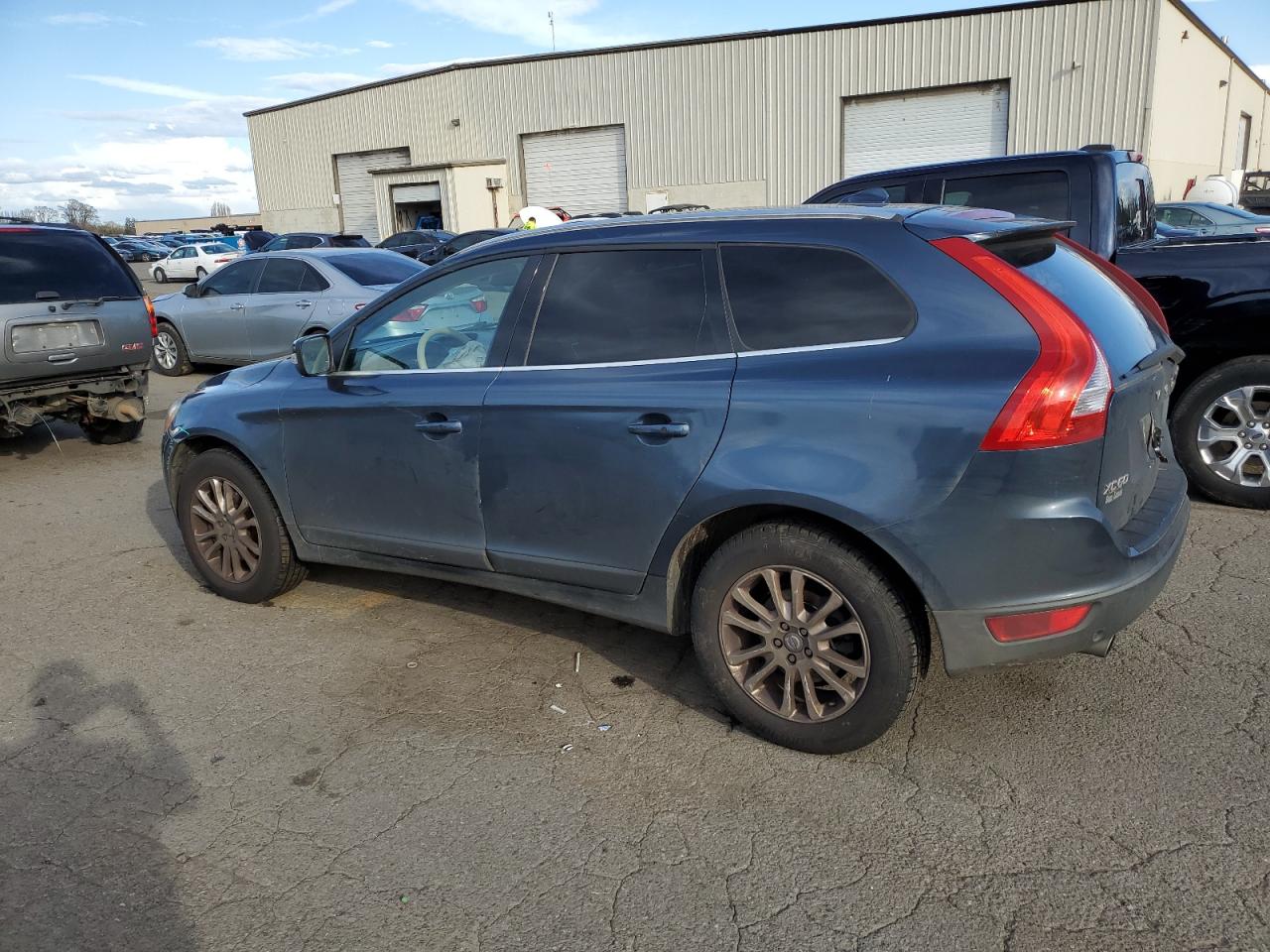 2010 Volvo XC60 - Image 2