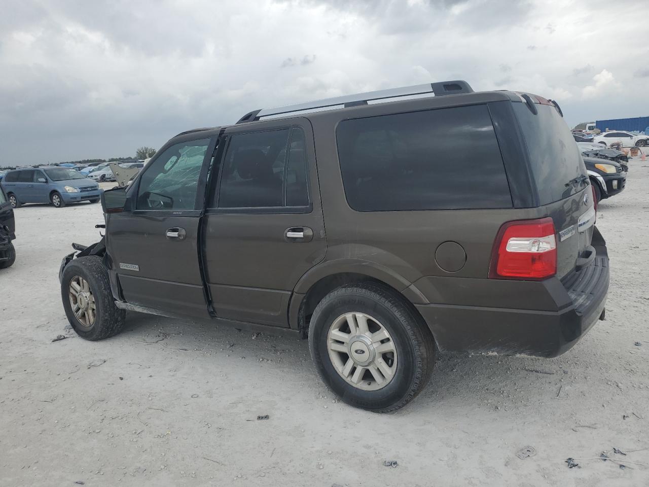 2008 Ford Expedition - Image 2
