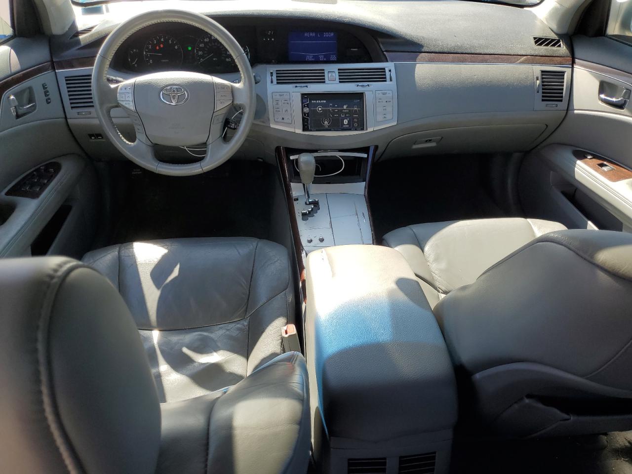 2010 Toyota Avalon - Image 8