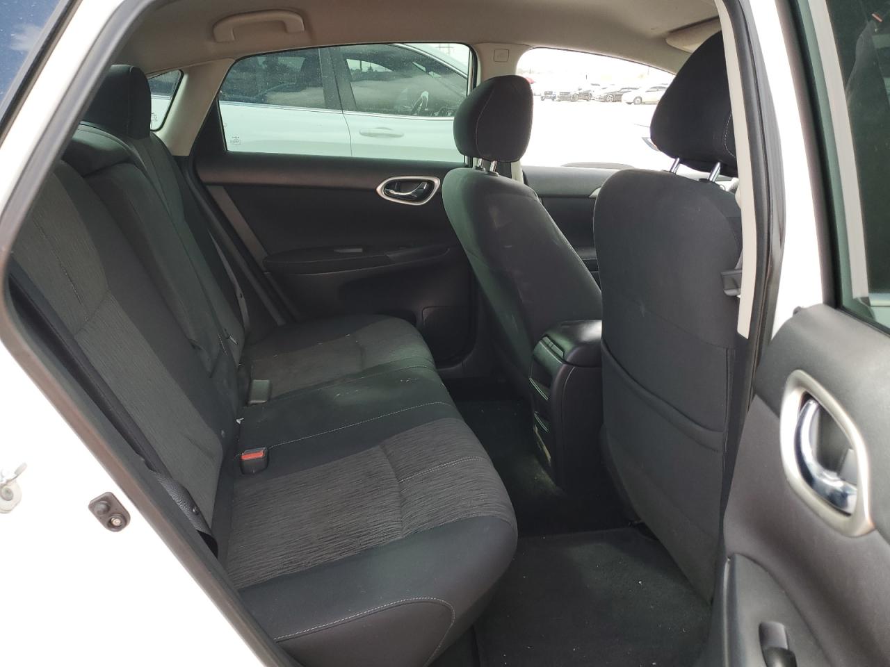 2015 Nissan Sentra - Image 10