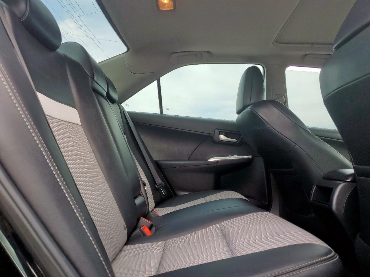 2012 Toyota Camry - Image 10