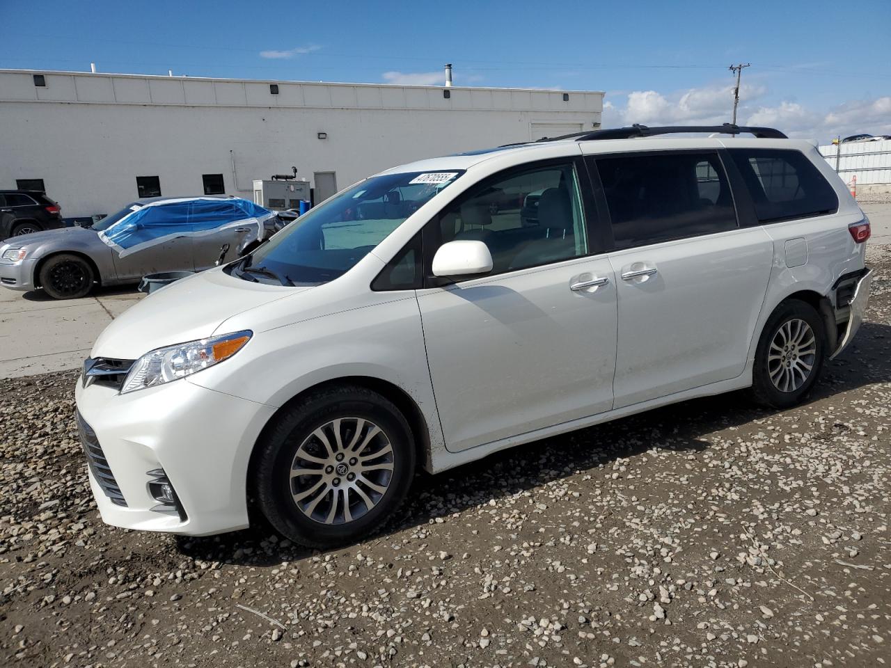 2019 Toyota Sienna Xle for Sale in Farr West, UT - Rear End