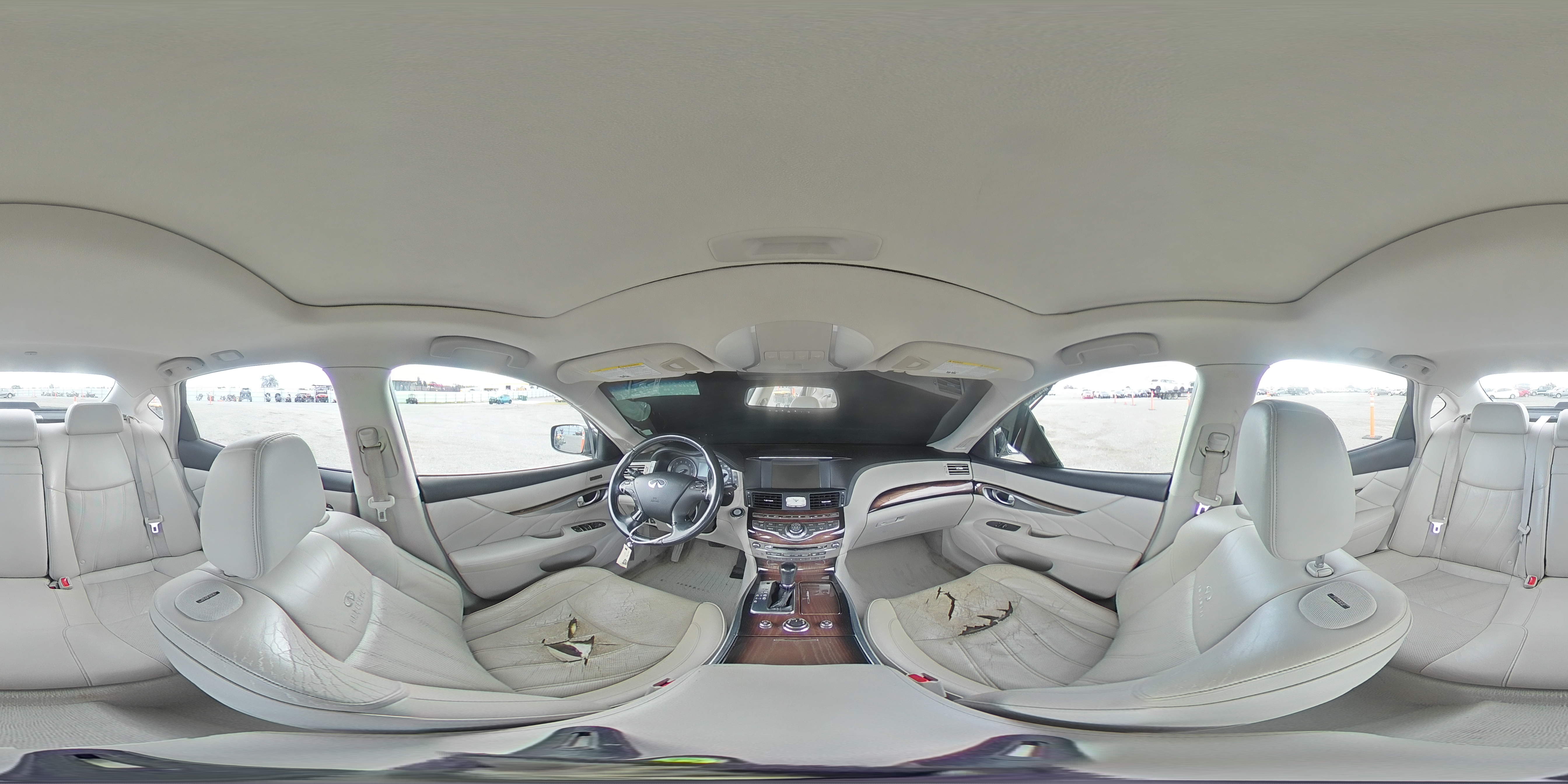 2011 Infiniti M - Image 13