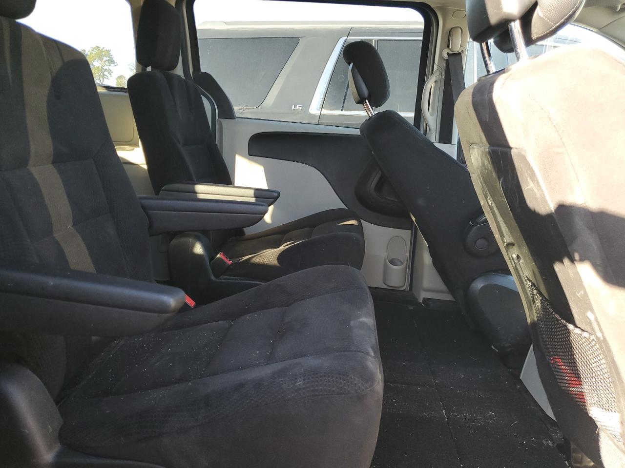 2014 Dodge Caravan - Image 11