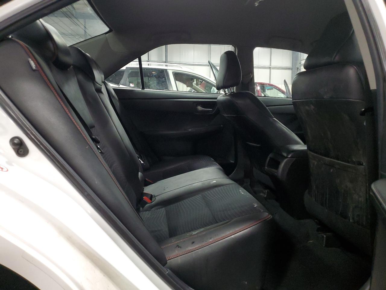 2015 Toyota Camry - Image 10