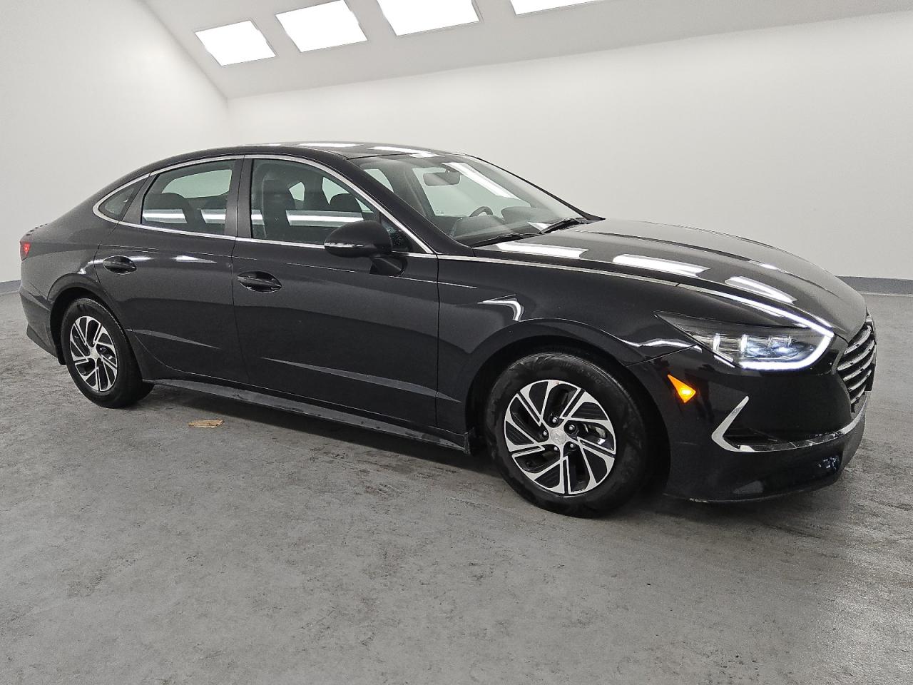 2023 Hyundai Sonata - Image 4