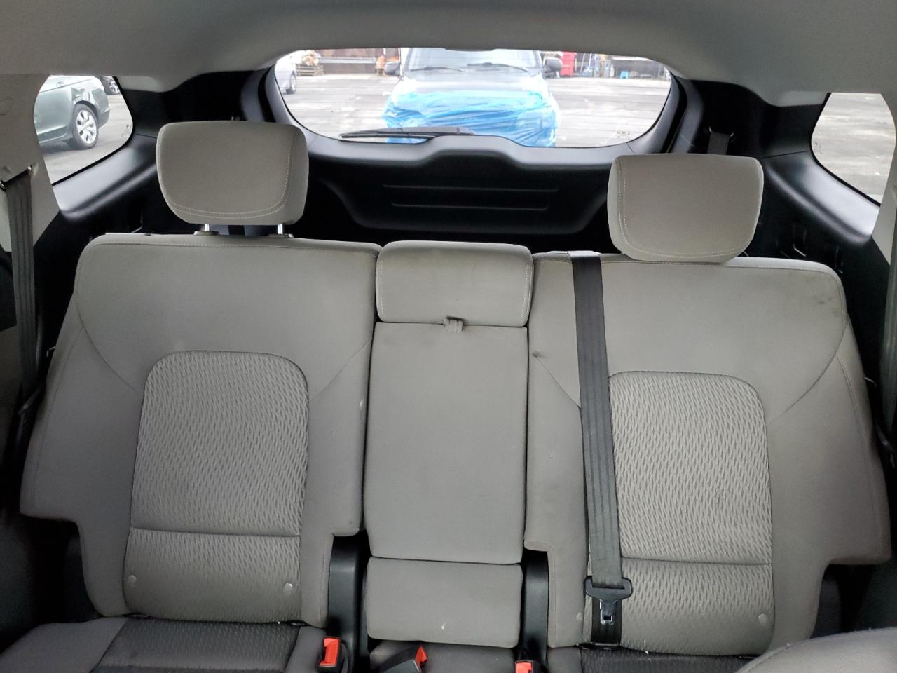 2017 Hyundai Santa Fe - Image 10