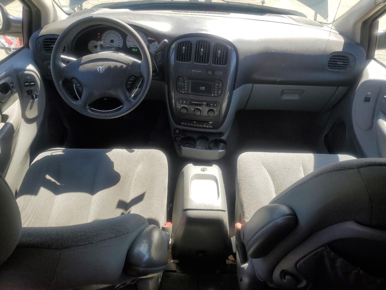 2005 Dodge Caravan - Image 8