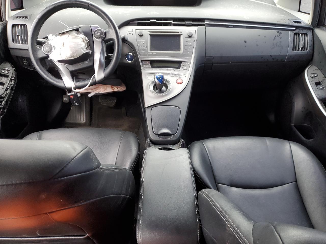 2015 Toyota Prius - Image 8