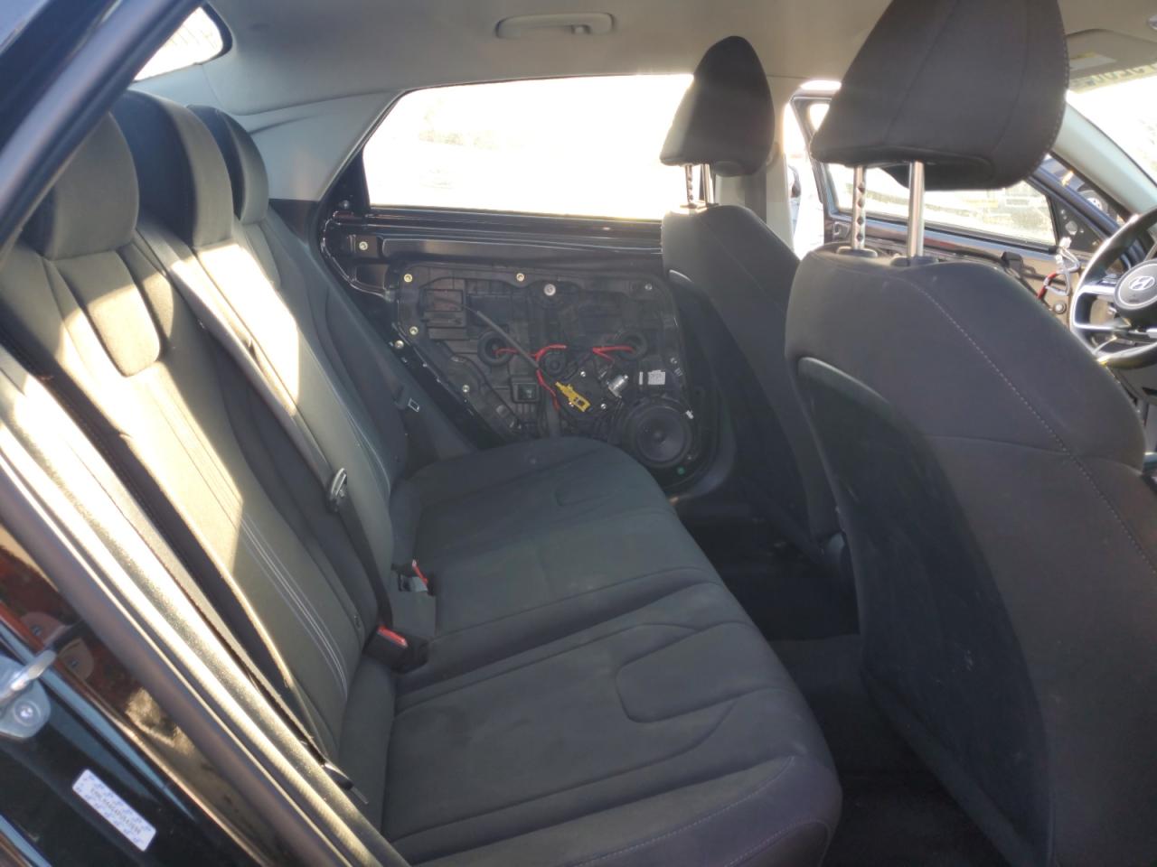 2023 Hyundai Elantra - Image 10