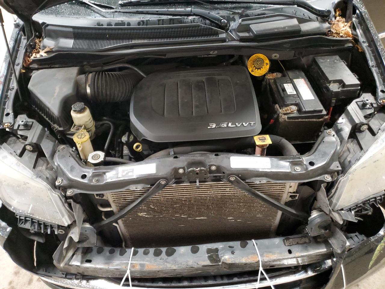 2014 Chrysler Town & Country - Image 13