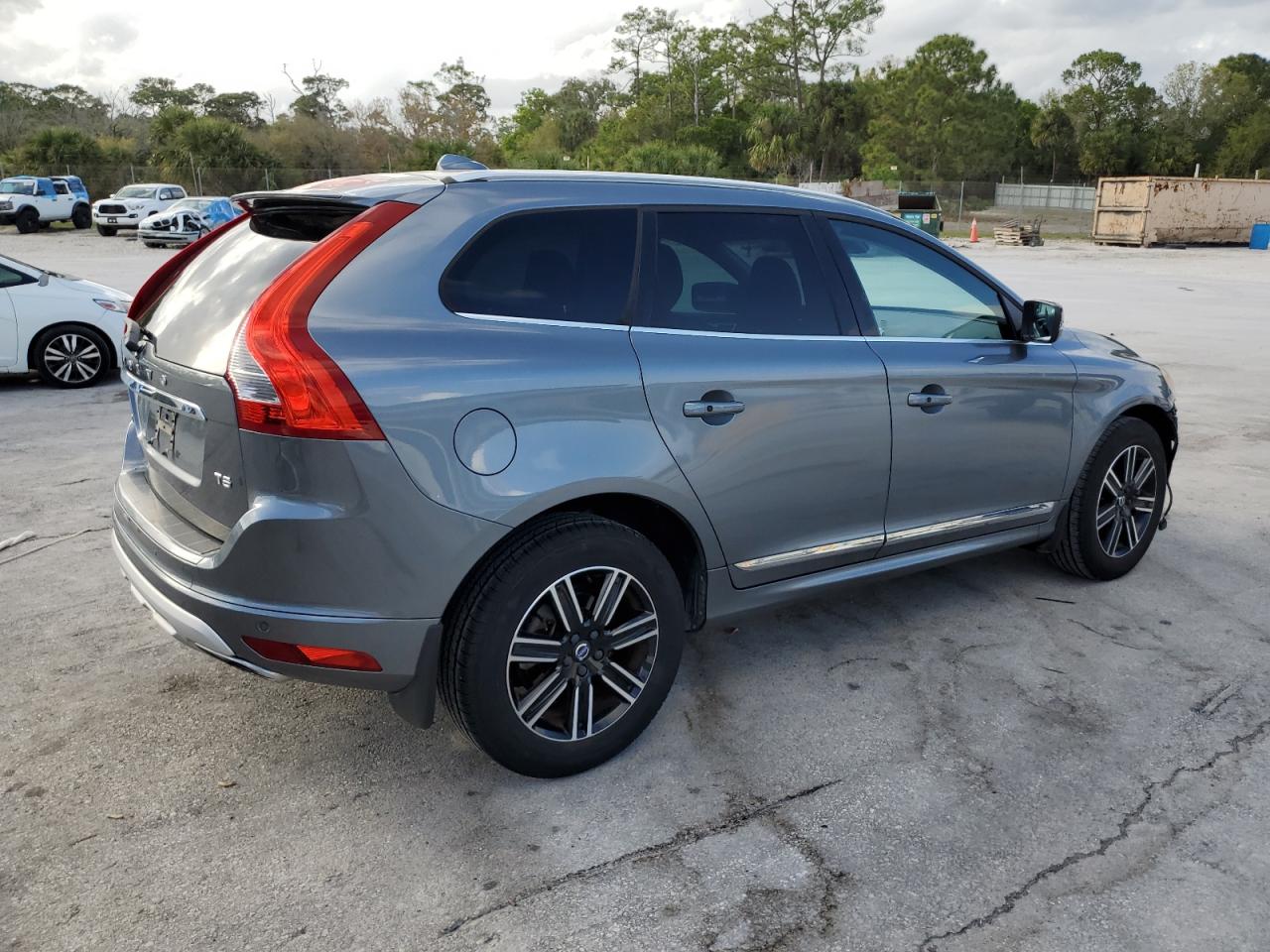 2017 Volvo XC60 - Image 3