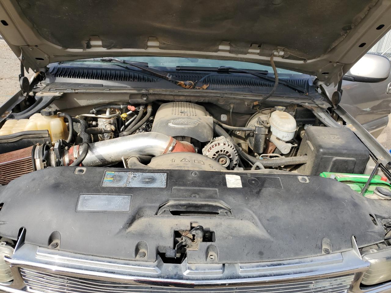 2003 Chevrolet Suburban - Image 13