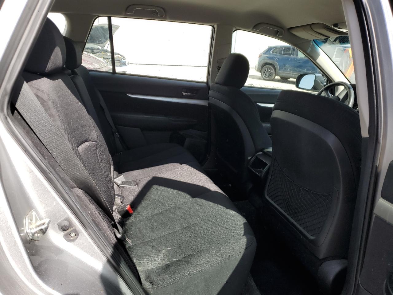 2011 Subaru Outback - Image 11