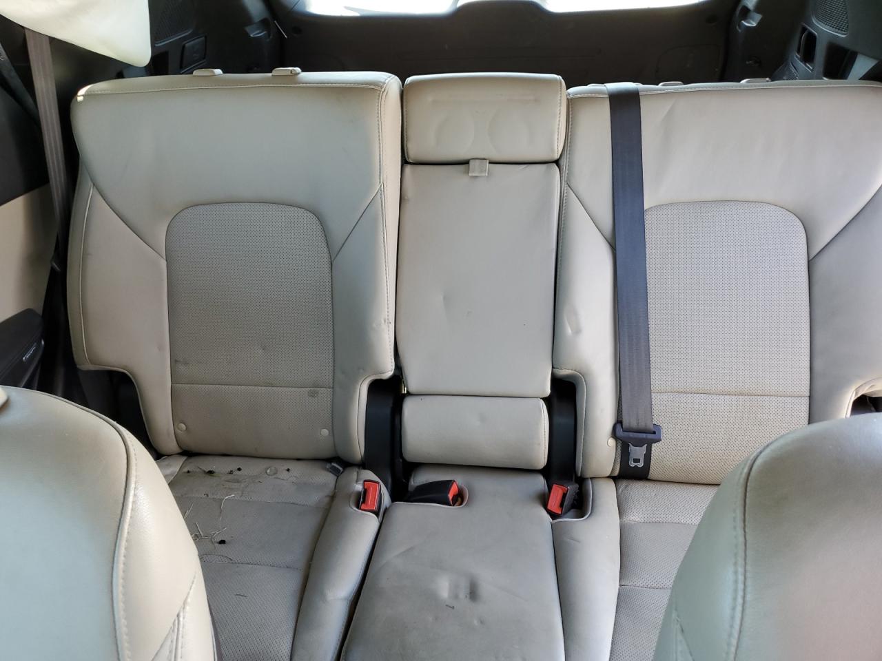2017 Hyundai Santa Fe - Image 10