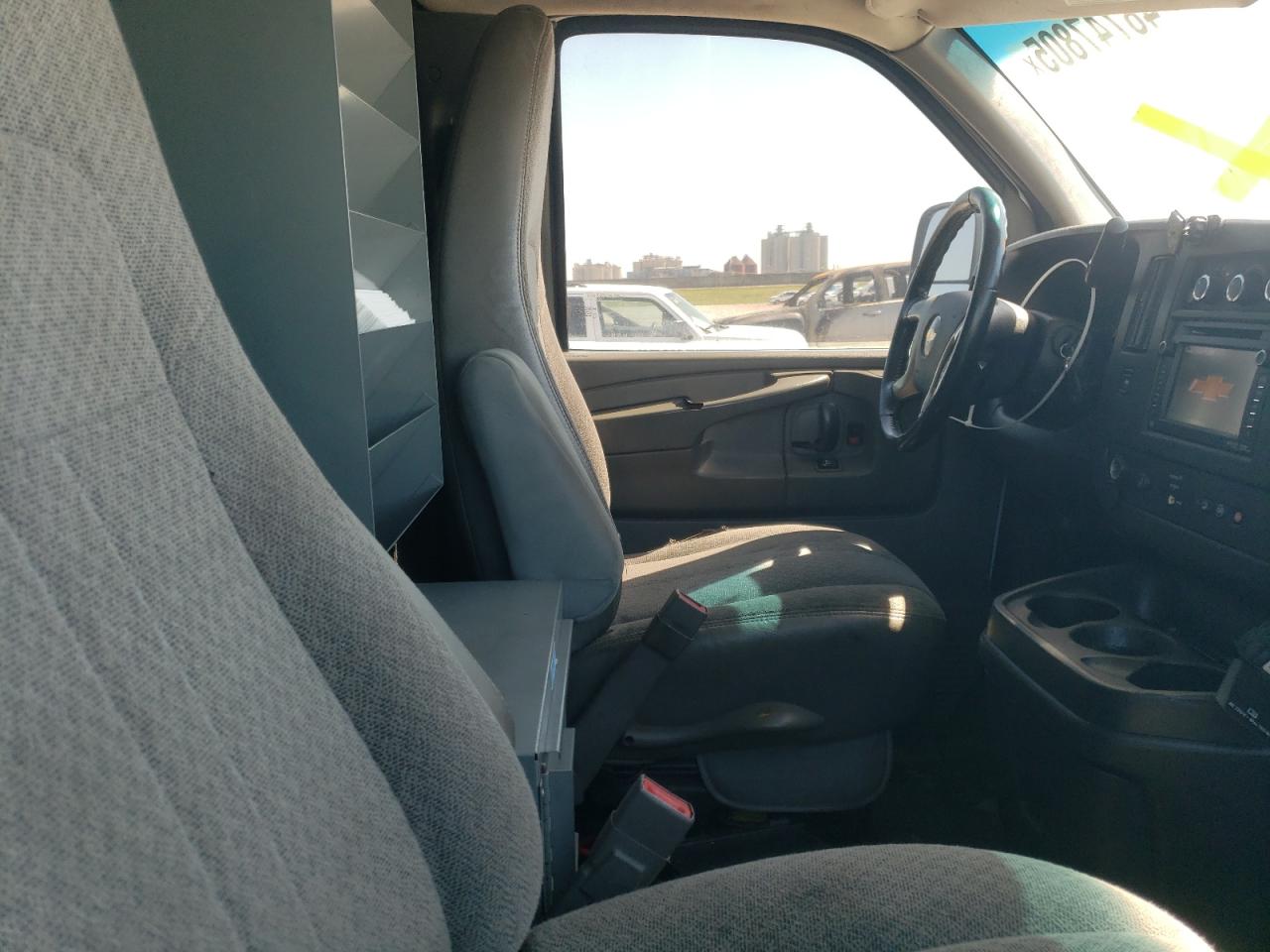 2015 Chevrolet Express - Image 10