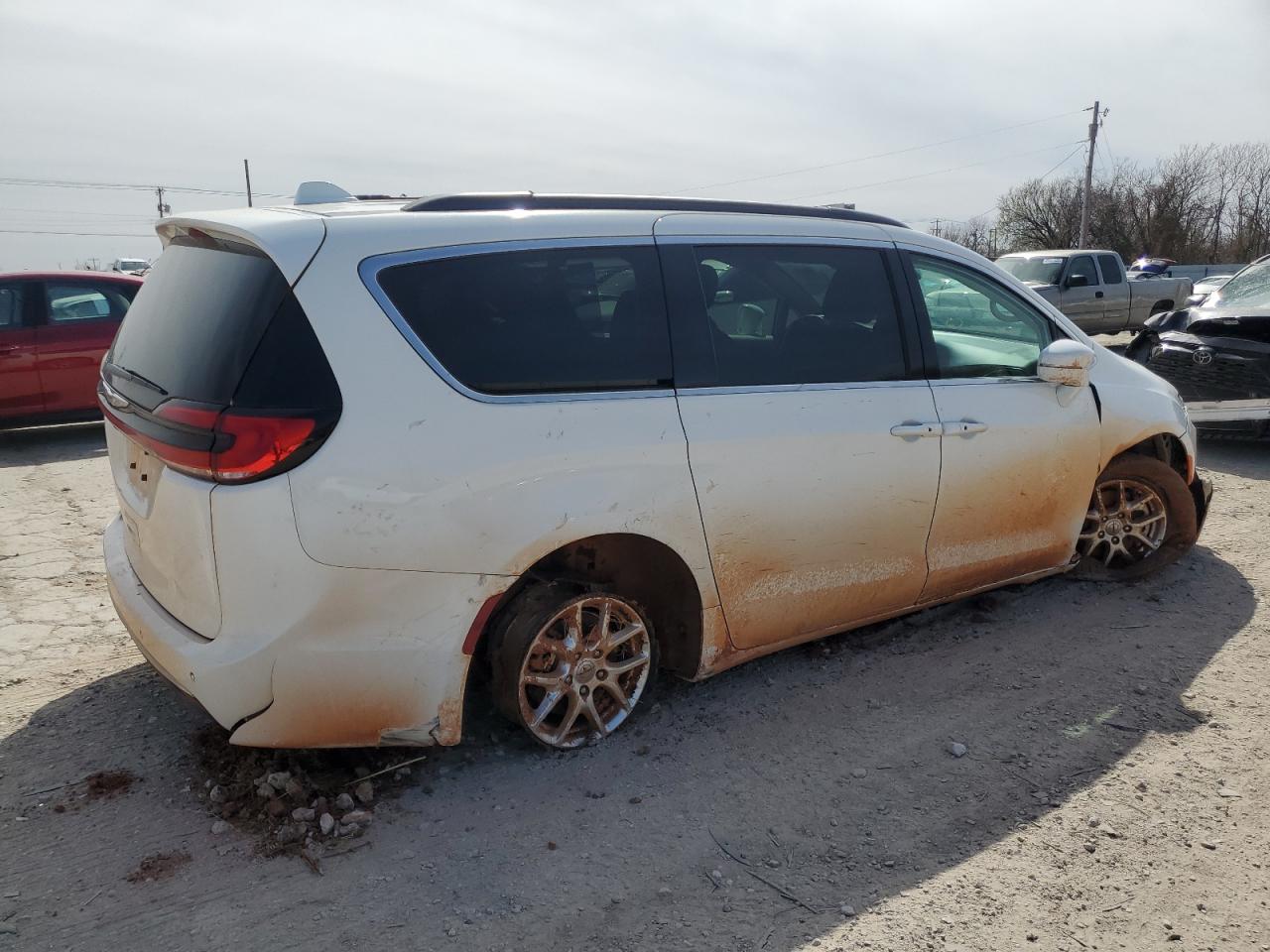 2022 Chrysler Pacifica - Image 3