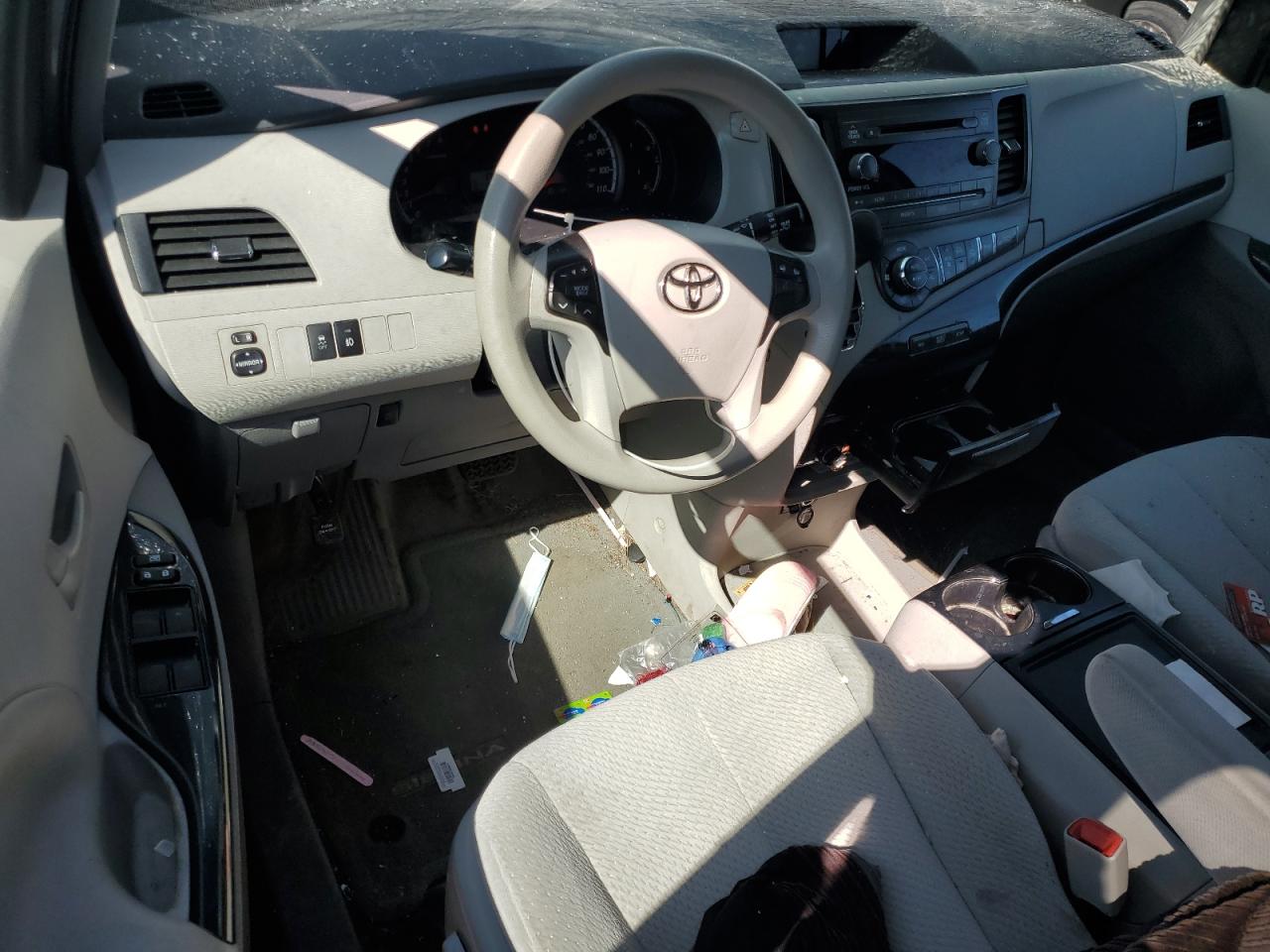 2013 Toyota Sienna - Image 8