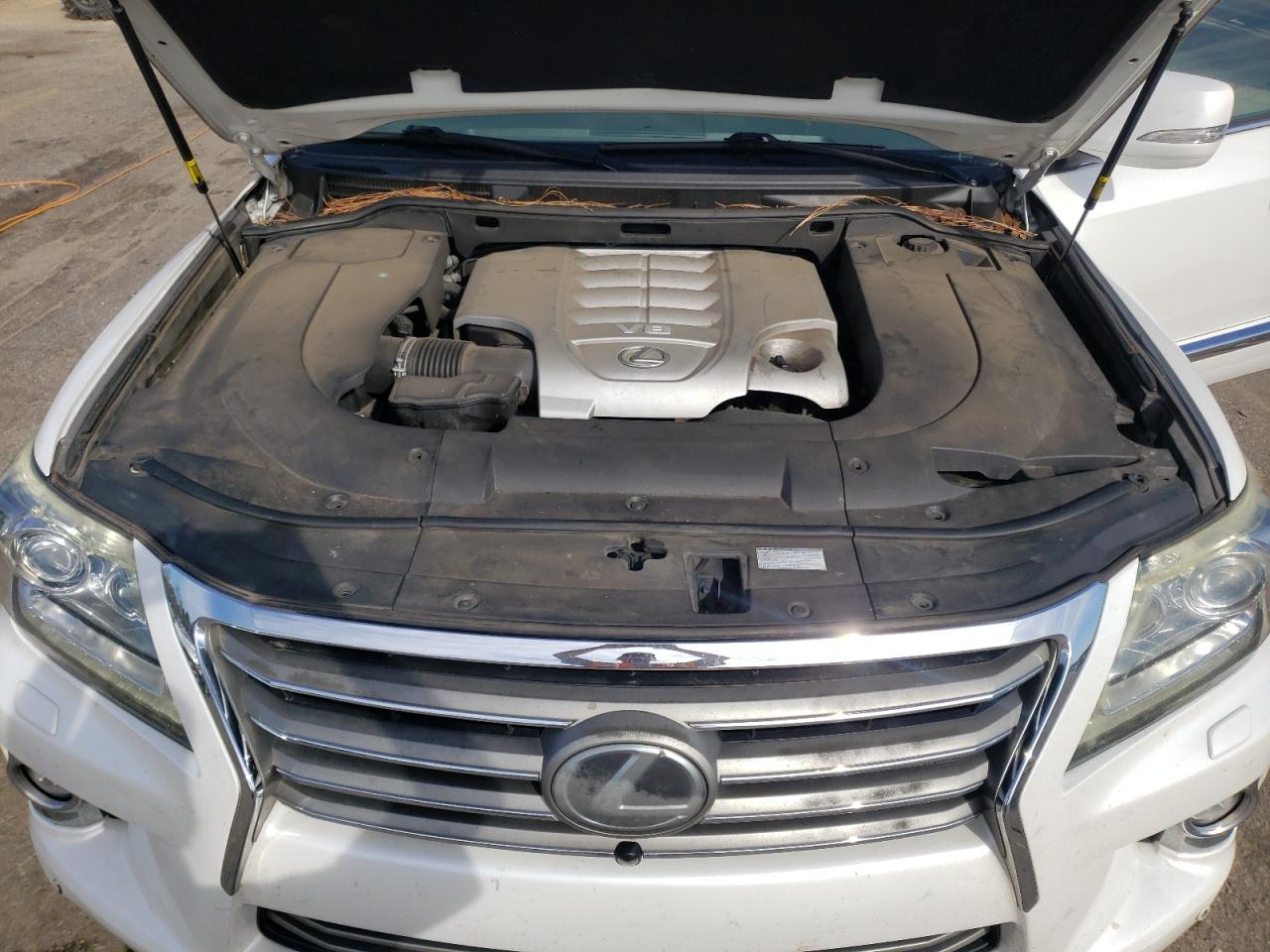 2014 Lexus LX - Image 12