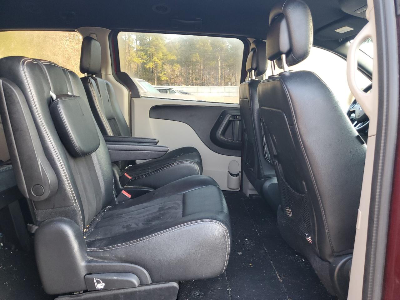 2019 Dodge Caravan - Image 11