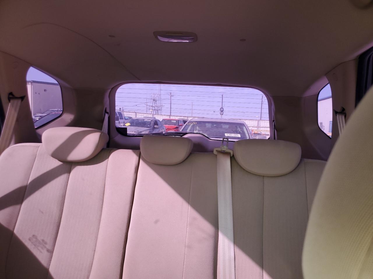 2009 Kia Rondo - Image 10