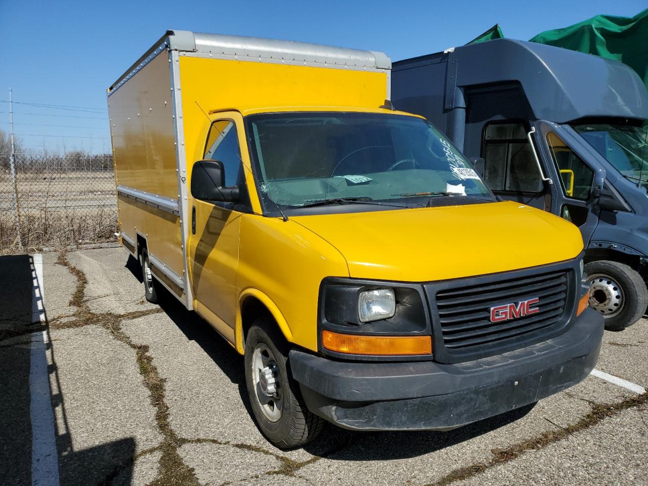 2017 GMC Savana - Image 4